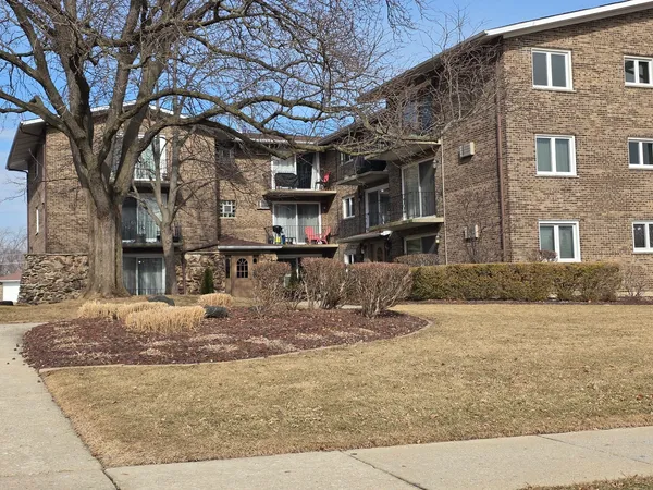 $205,000 | 9024 West 140th Street, Unit 3B, Orland Park, IL 60462