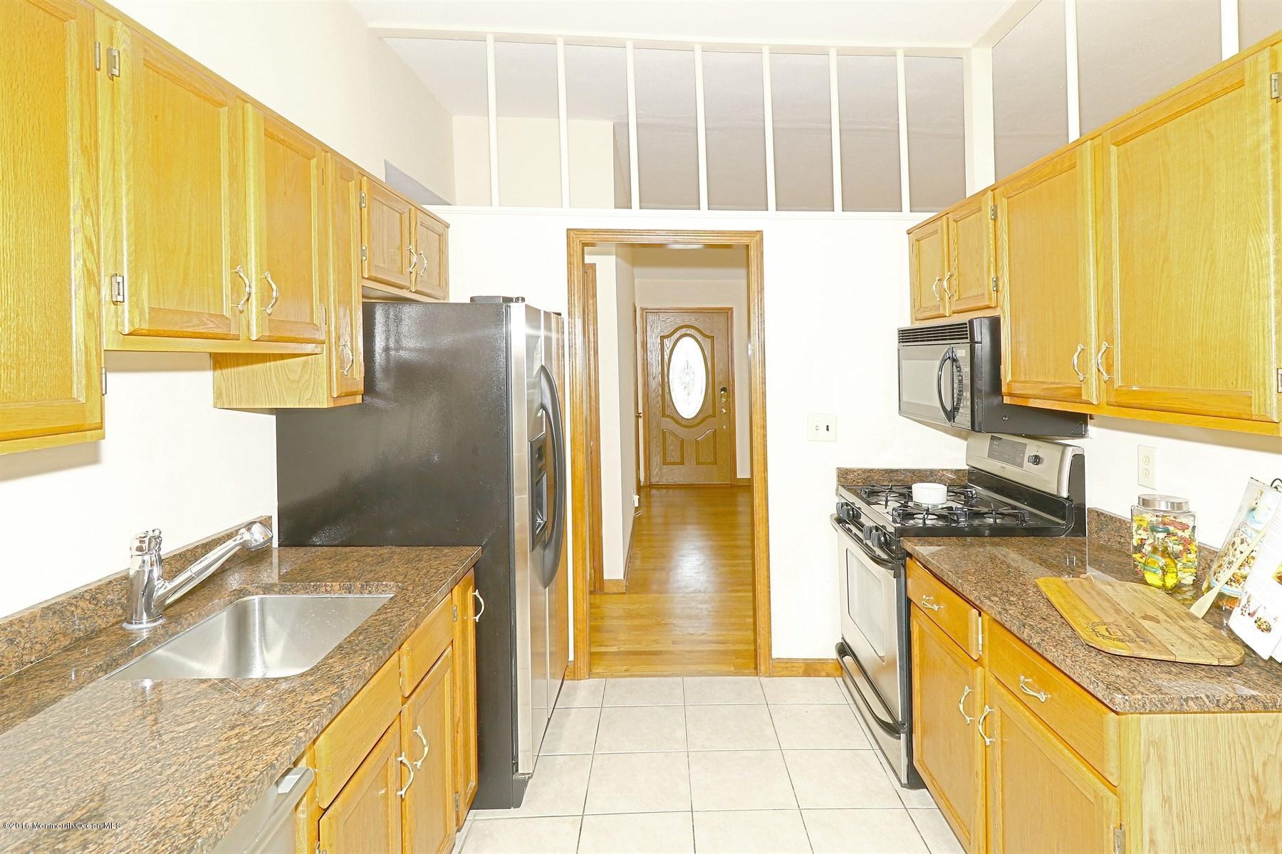 300 Edgemoor Road Middletown, NJ 07718 - Photo 11 of 32 011_Kitchen
