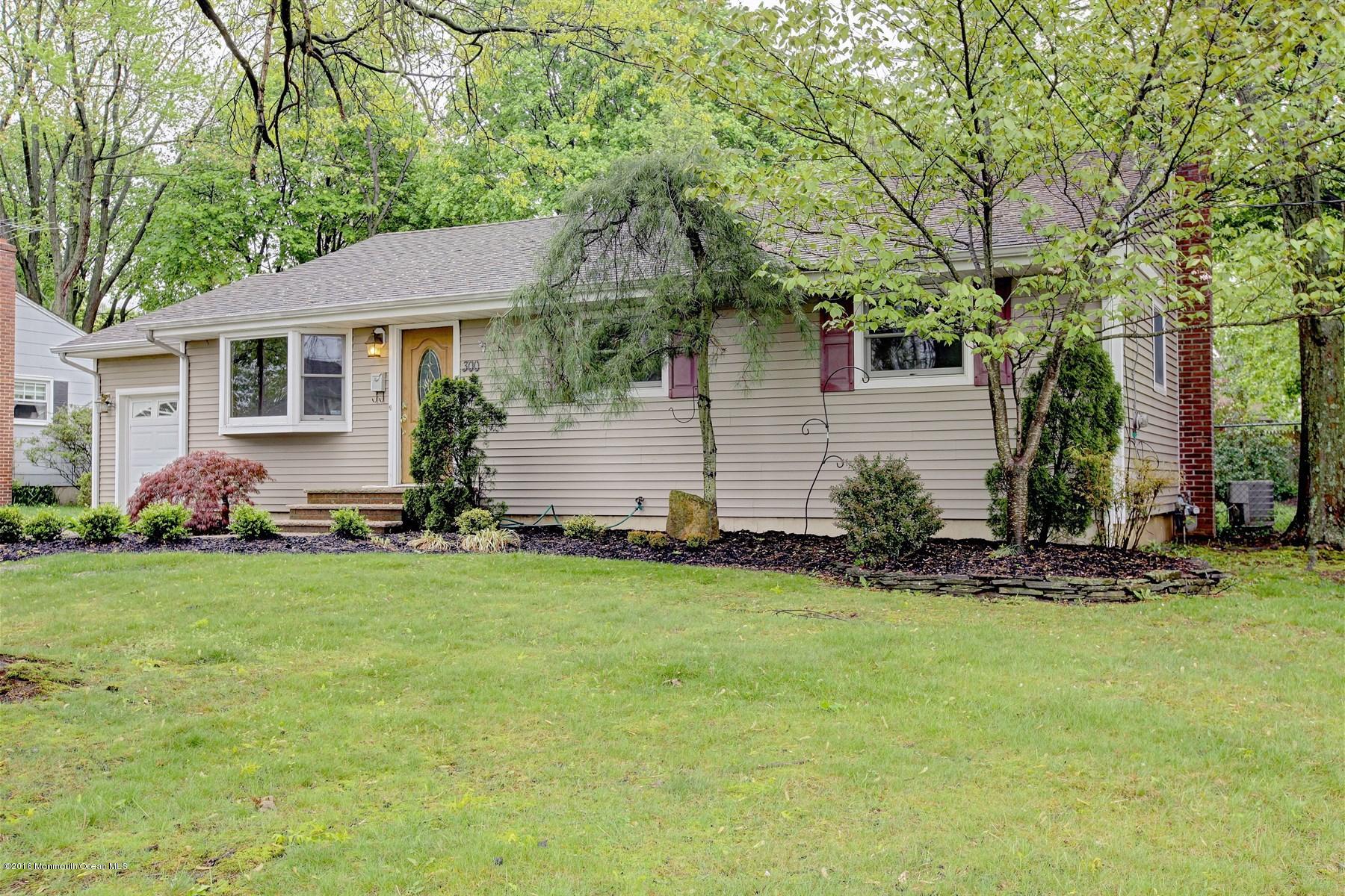 300 Edgemoor Road Middletown, NJ 07718 - Photo 3 of 32 003_Front