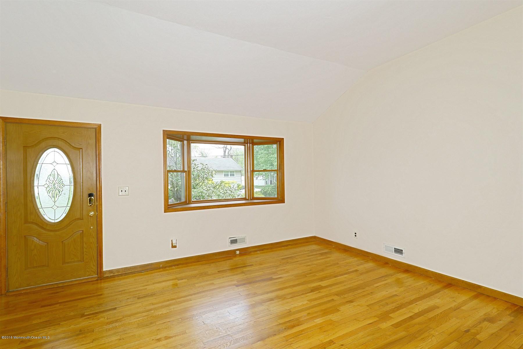 300 Edgemoor Road Middletown, NJ 07718 - Photo 5 of 32 005_Living Room