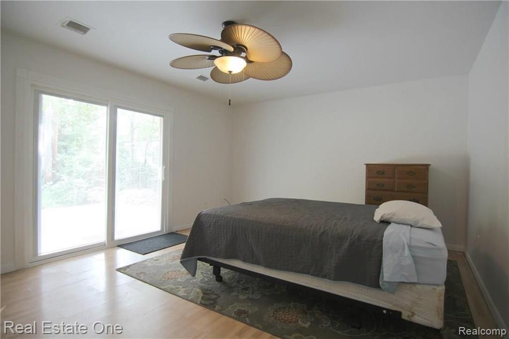 23074 Tuck Road Farmington, MI 48336 - Photo 8 of 17