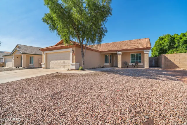 a view of a entryway front of house