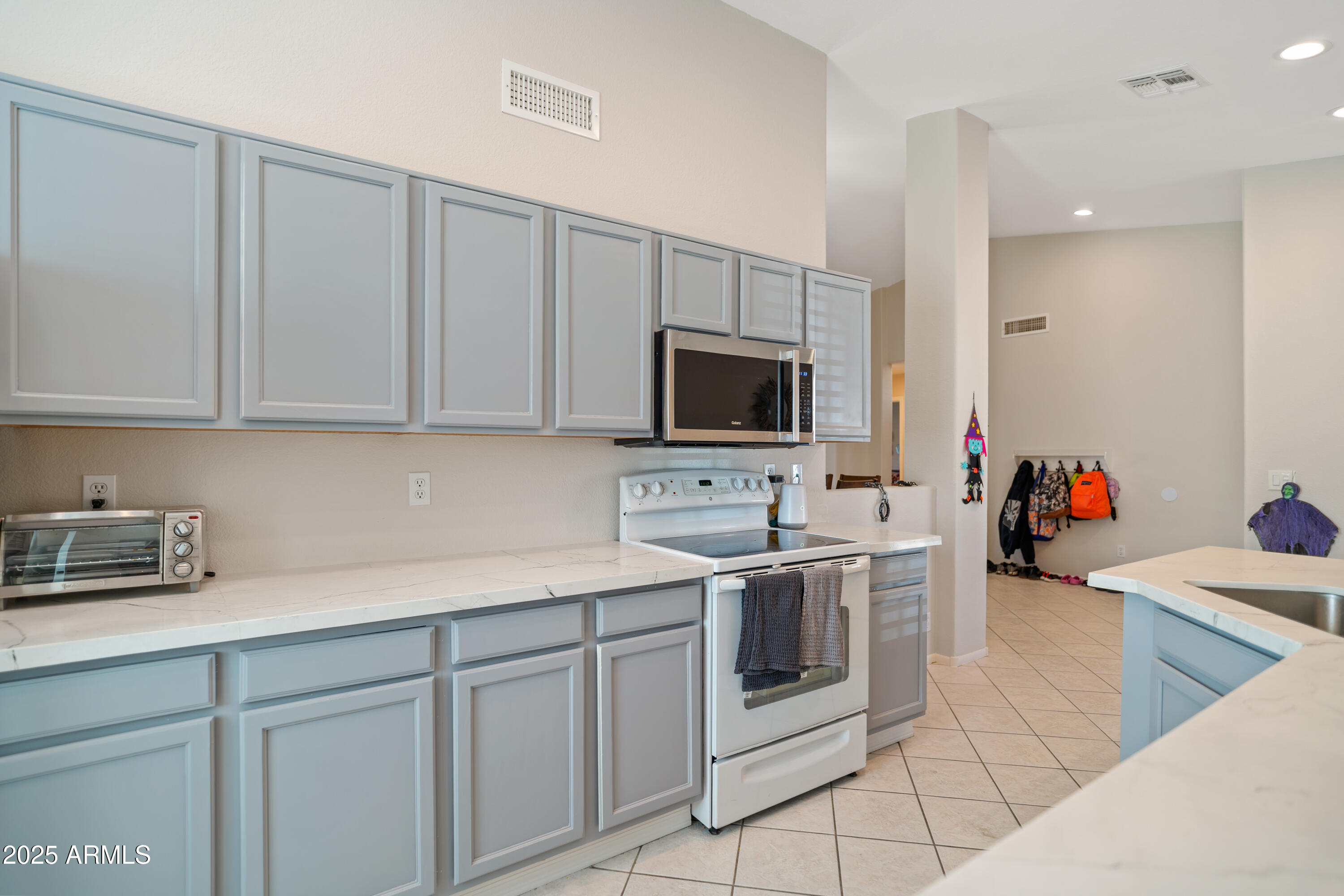 18240 North 89th Lane Peoria, AZ 85382 - Photo 9 of 35 DSC04990