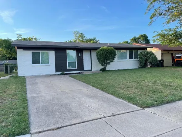$2,495 | 1605 Hawthorne Lane, Plano, TX 75074