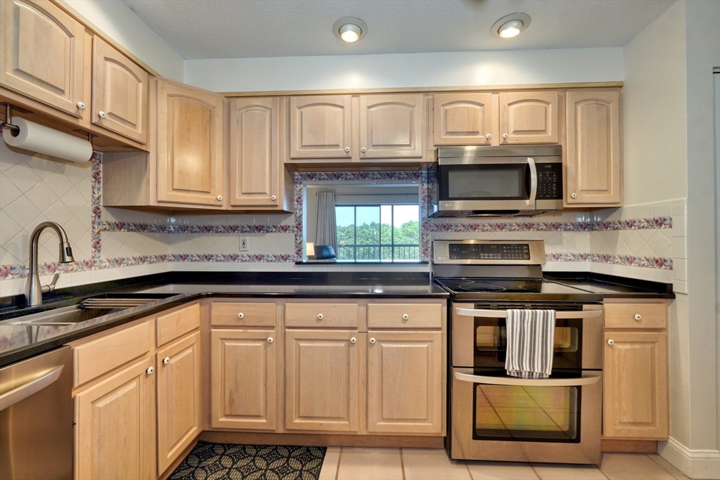 1 Summit Drive, Unit 62 Reading, MA 01867 - Photo 8 of 21