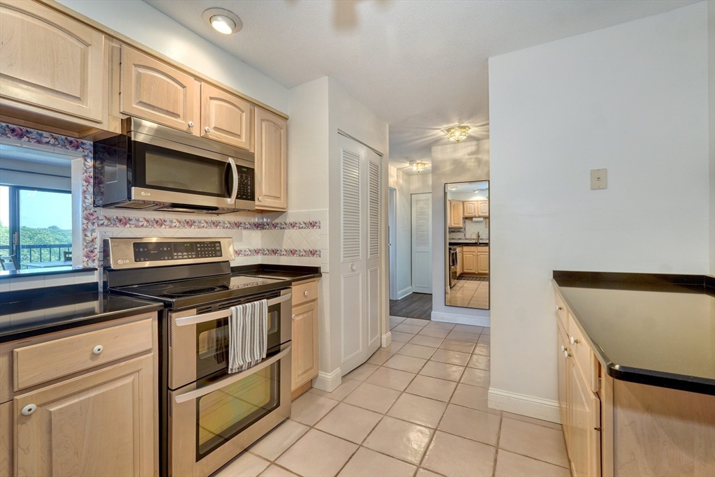 1 Summit Drive, Unit 62 Reading, MA 01867 - Photo 9 of 21
