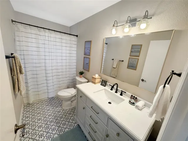 $7,700 | 1350 Siesta Bayside Drive, Unit 1350B, Sarasota, FL 34242