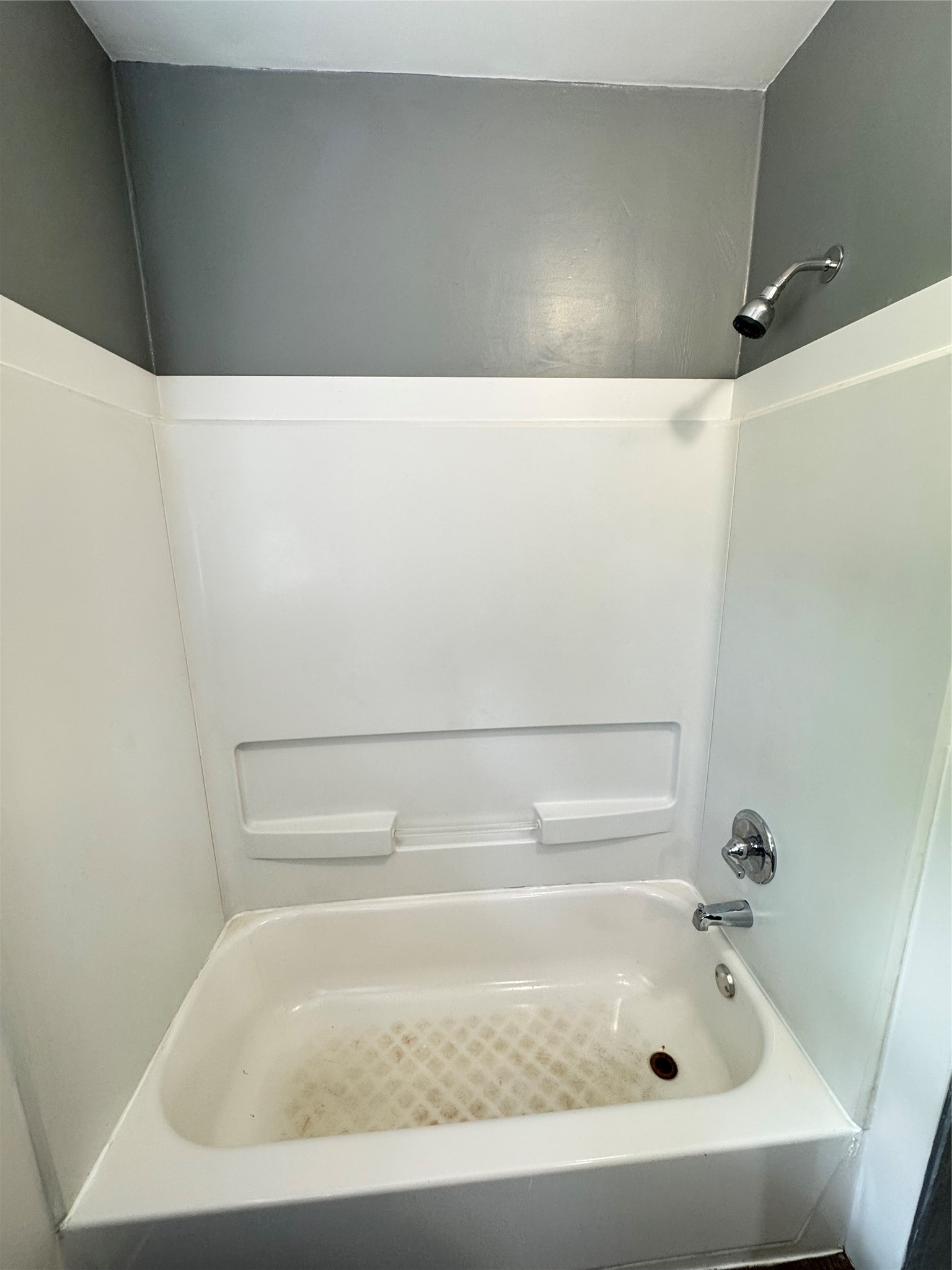 5254 Perry Street Houston, TX 77021 - Photo 9 of 16 shower/tub combo