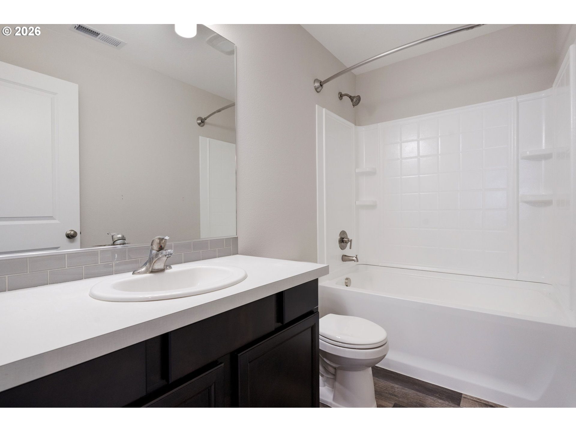 2017 South Meadowlark Dr. Loop Ridgefield, WA 98642 - Photo 30 of 47 Bathroom