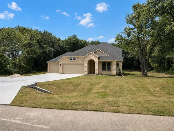 $529,990 | 121 Loveta Lane, Boyd, TX 76023