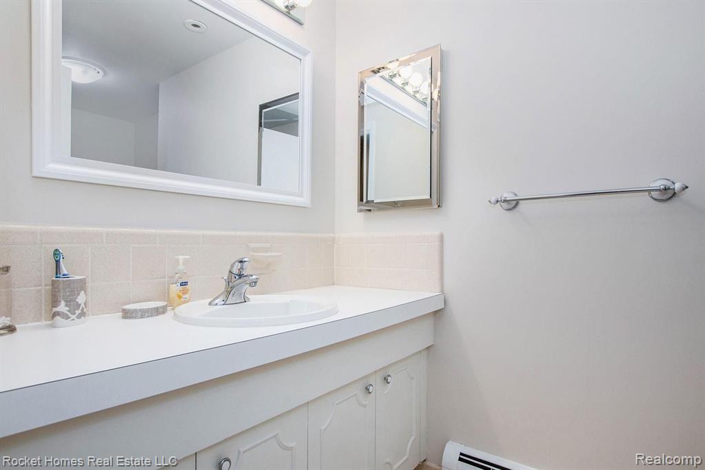 7290 Stonebrook Road West Bloomfield, MI 48322 - Photo 24 of 33