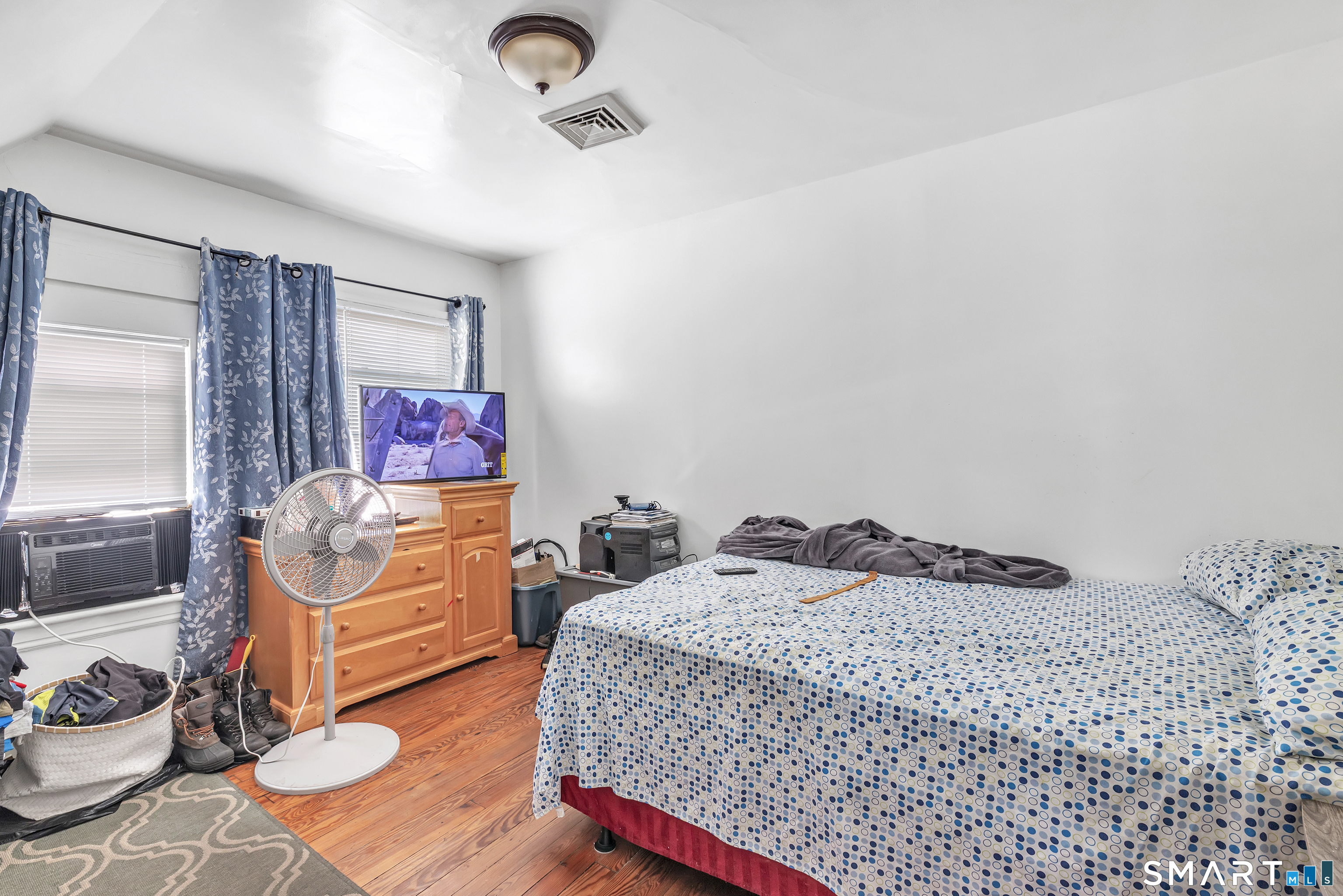 189 Wells Street Bridgeport, CT 06606 - Photo 30 of 40 3rd Floor - Offers 946 sq ft -Primary Bedroom - offers Hardwood Floors