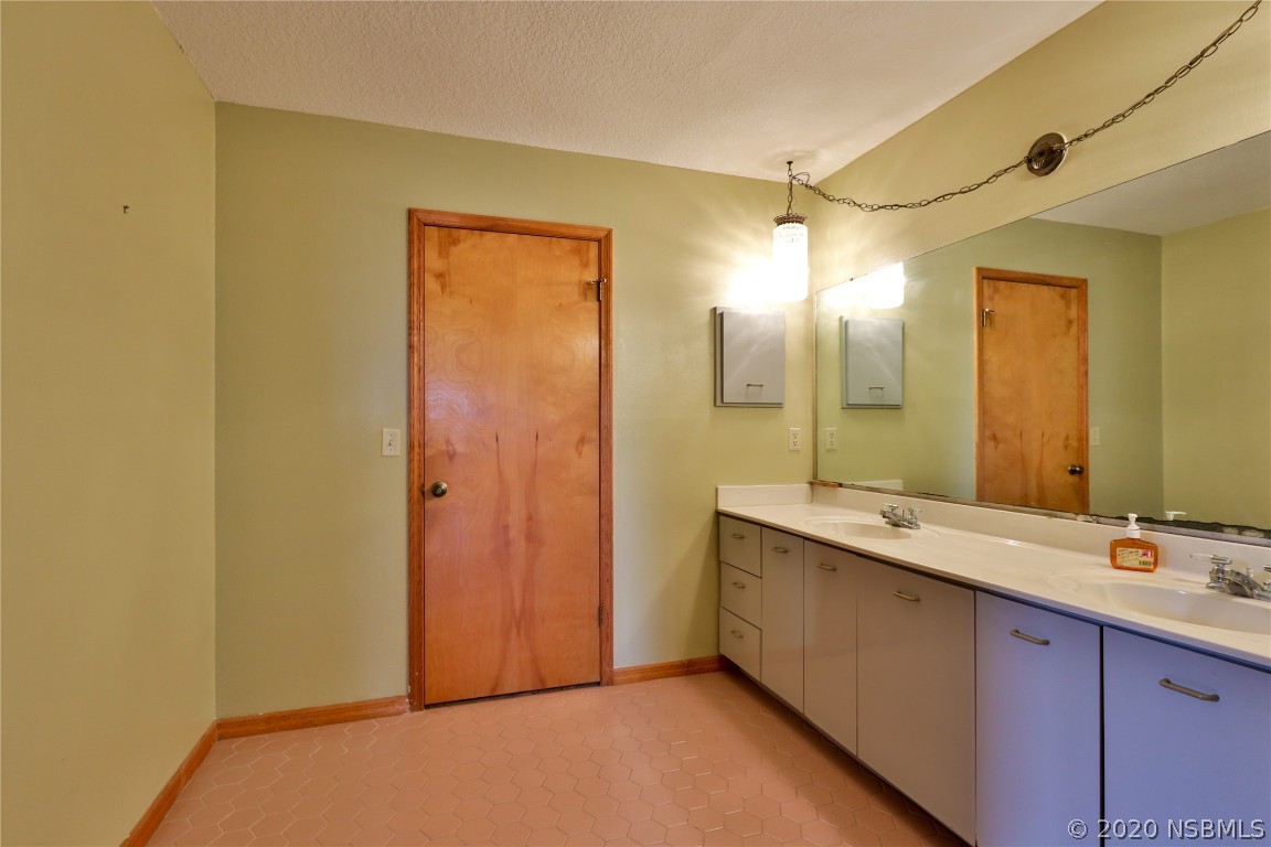 918 South Riverside Drive Edgewater, FL 32132 - Photo 12 of 21 Gallery Image 12