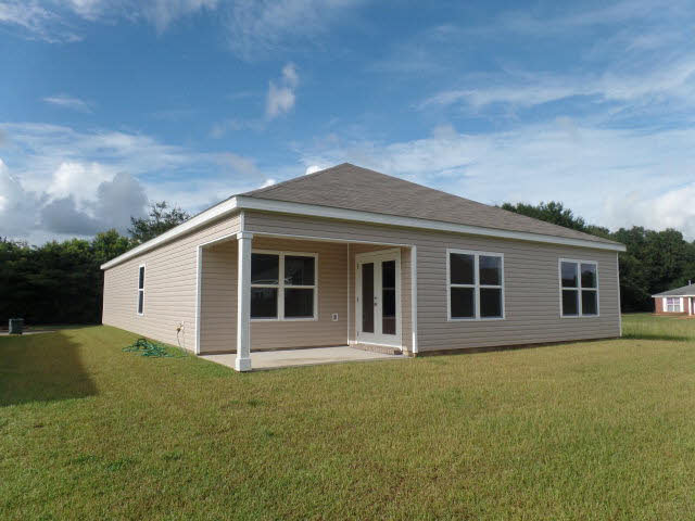 972 Summerton Drive Foley, AL 36535 - Photo 4 of 6 Covered back porch