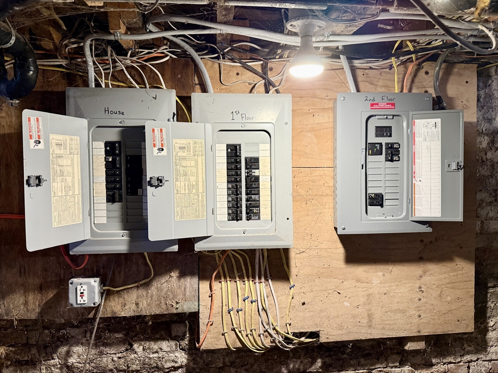 21 Mott Street Worcester, MA 01604 - Photo 24 of 30