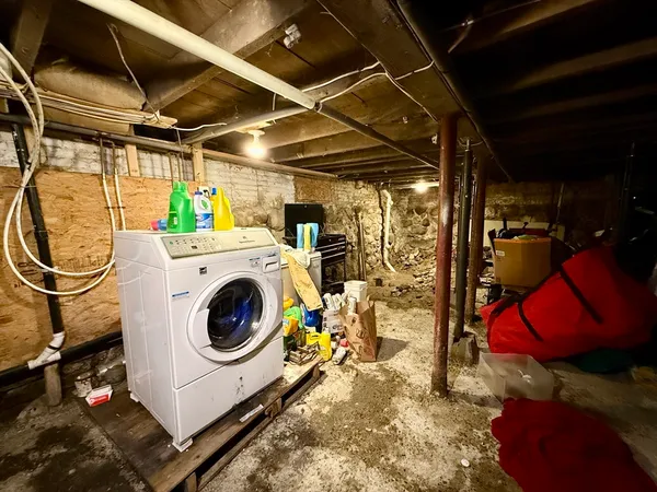 $379,000 | 21 Mott Street, Worcester, MA 01604