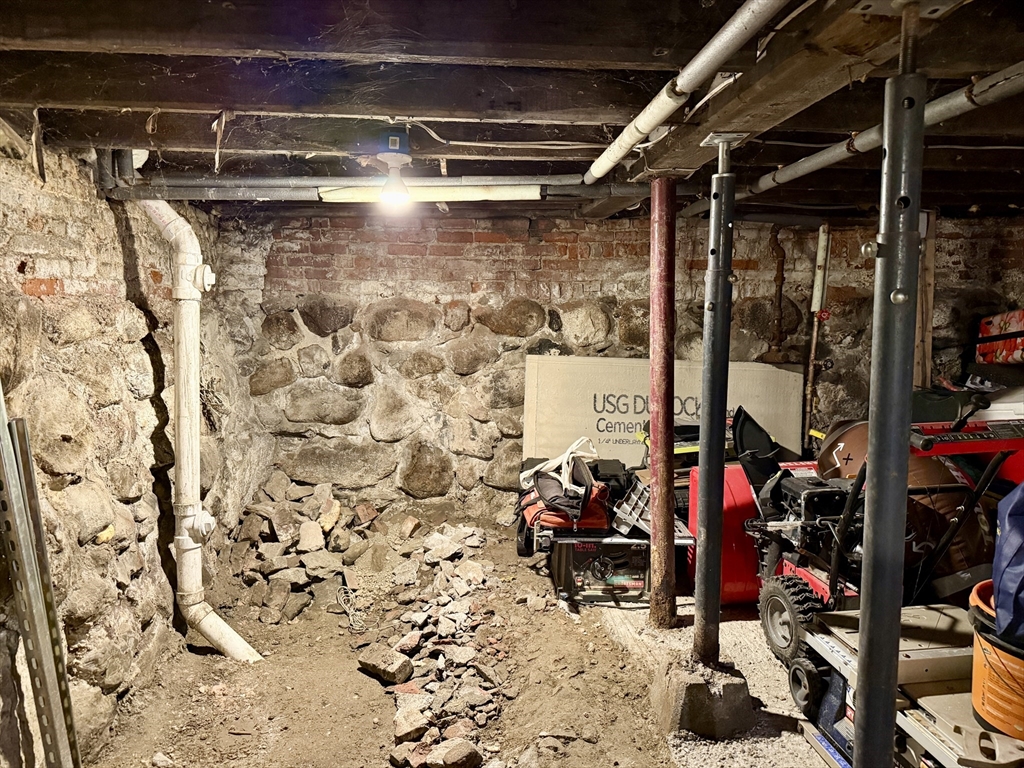 21 Mott Street Worcester, MA 01604 - Photo 27 of 30