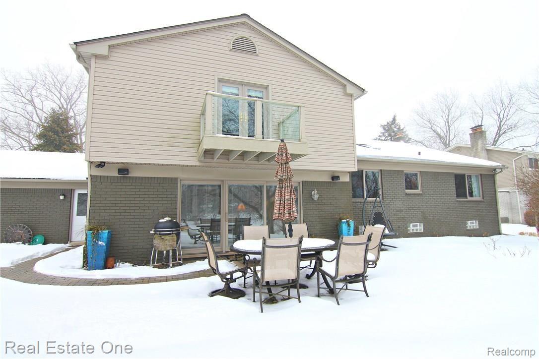 22871 Penton Rise Court Novi, MI 48375 - Photo 10 of 41 Penton Rise Ct Back.jpg