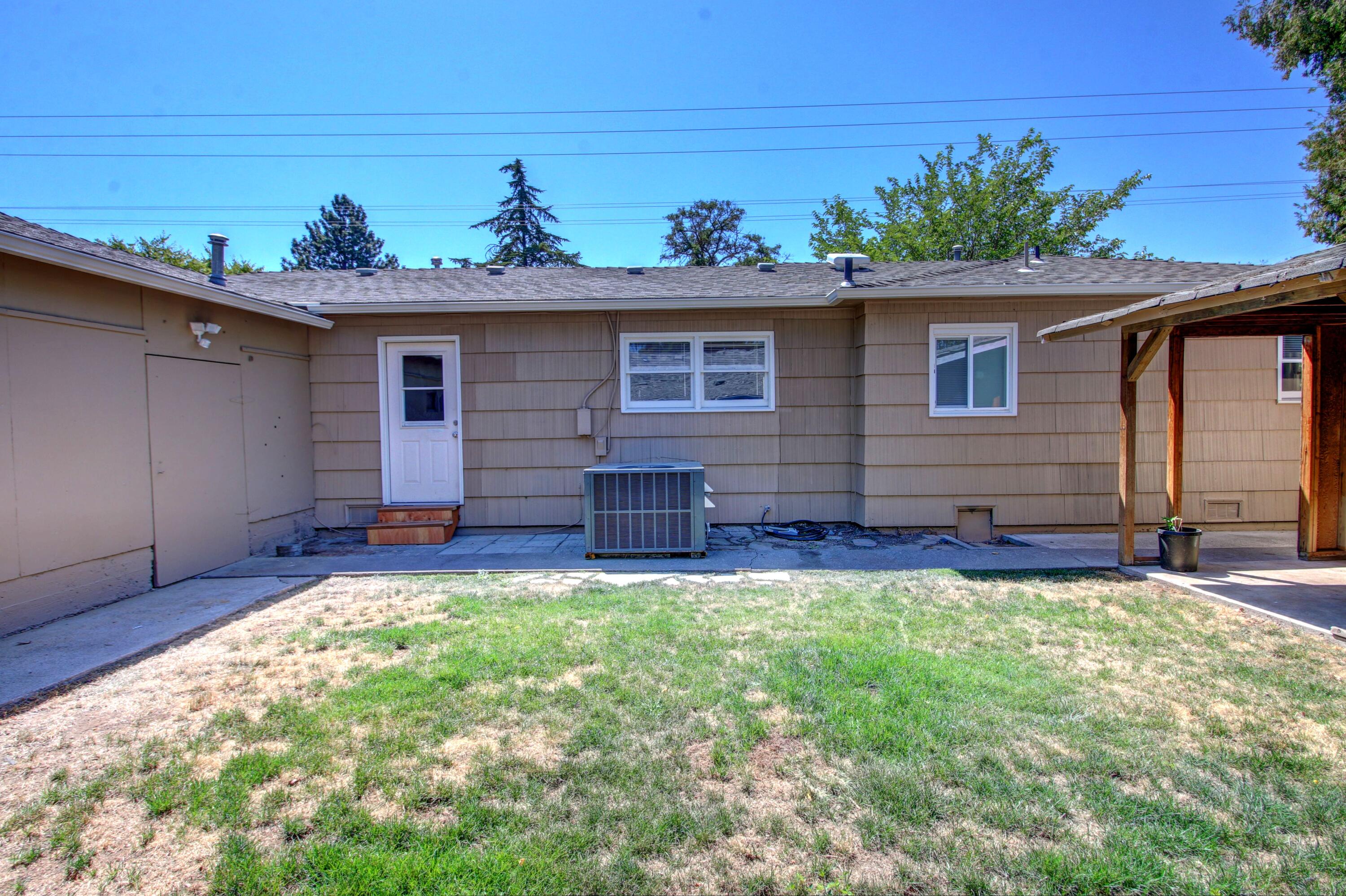 1301 Spring Street Medford, OR 97504 - Photo 30 of 35 IMG_5698_699_700_tonemapped