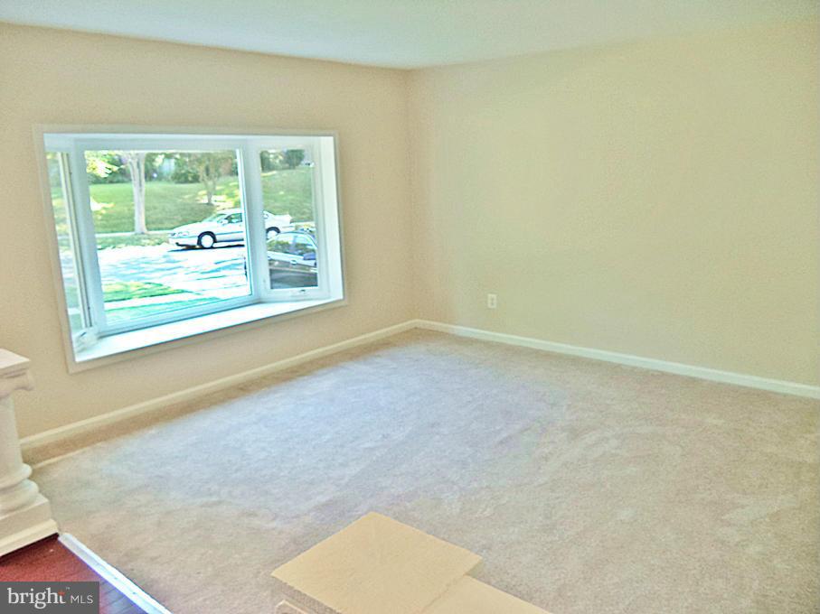 12904 Neola Road Silver Spring, MD 20906 - Photo 10 of 30 ALL NEW CARPETS*UPDATED BOX-BAY WINDOWS