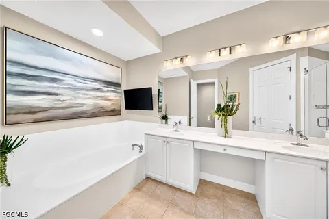 $999,900 | 1855 Les Chateaux Boulevard, Unit 5201, Naples, FL 34109