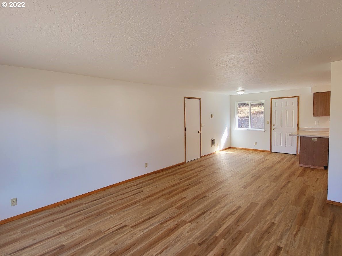 1336 South 7th Street Cottage Grove, OR 97424 - Photo 3 of 16