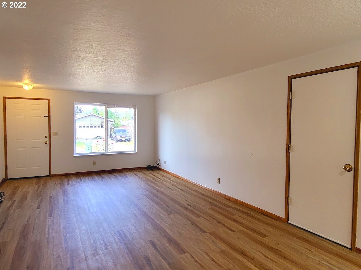 1336 South 7th Street Cottage Grove, OR 97424 - Photo 4 of 16