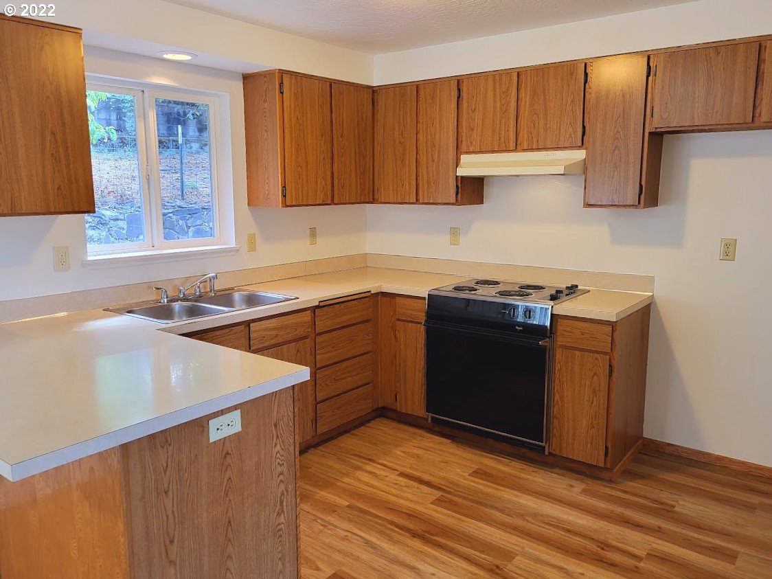 1336 South 7th Street Cottage Grove, OR 97424 - Photo 5 of 16