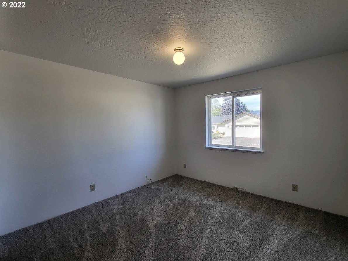 1336 South 7th Street Cottage Grove, OR 97424 - Photo 7 of 16