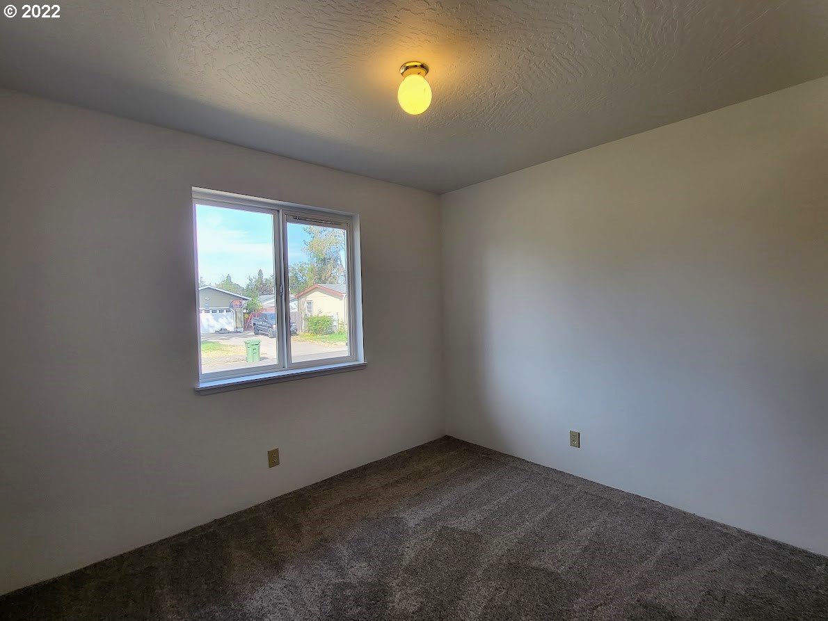 1336 South 7th Street Cottage Grove, OR 97424 - Photo 8 of 16