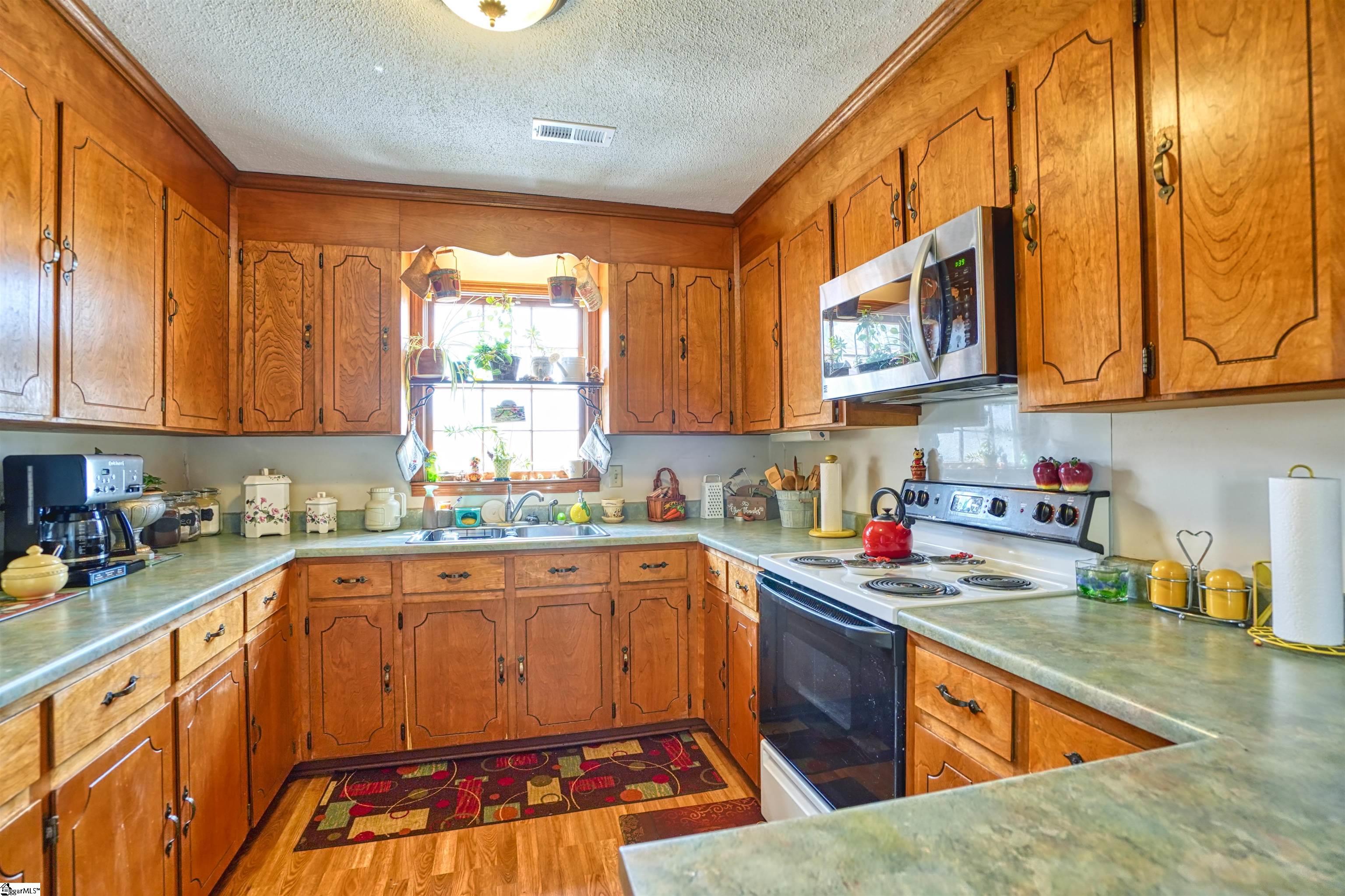 26 North Barton Road Taylors, SC 29687 - Photo 4 of 20 Gallery Image 4