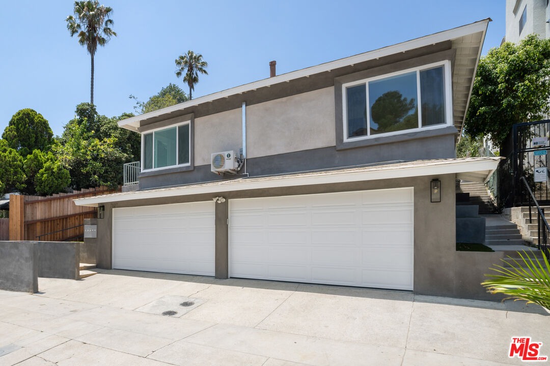 7131 Ramsgate Avenue Los Angeles, CA 90045 - Photo 3 of 25