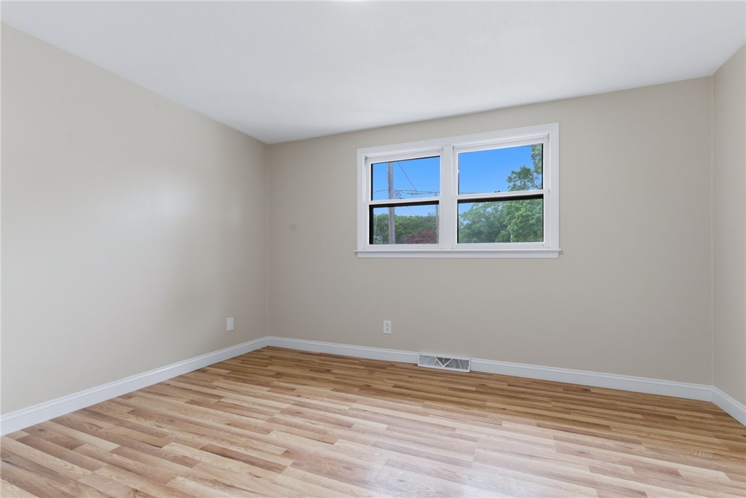 20 Killey Avenue Warwick, RI 02889 - Photo 13 of 36