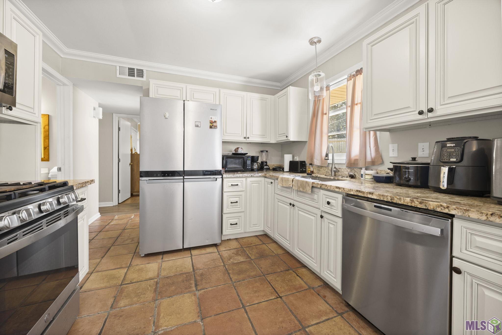 2112 East Contour Drive Baton Rouge, LA 70809 - Photo 5 of 20