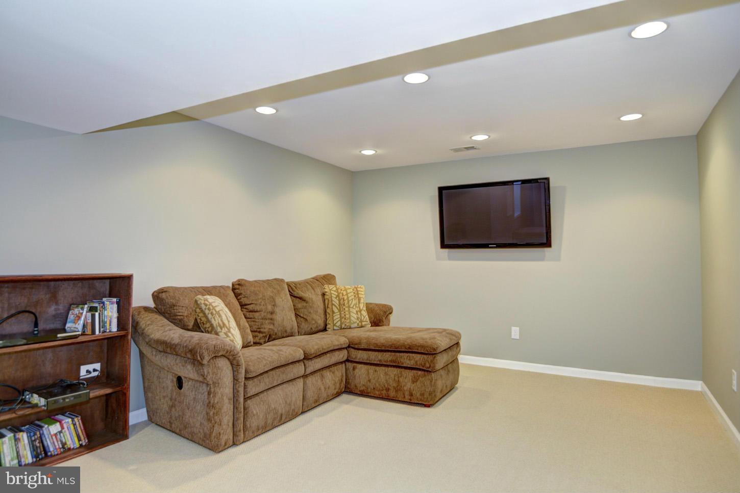 9522 Rommel Drive Columbia, MD 21046 - Photo 23 of 30 a living room with furniture and a flat screen tv