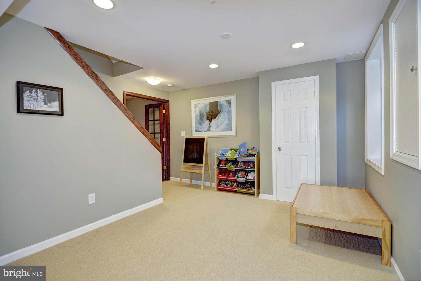 9522 Rommel Drive Columbia, MD 21046 - Photo 24 of 30 a living room with furniture and a window