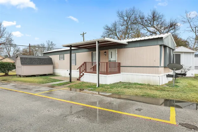 a view of a house with a backyard