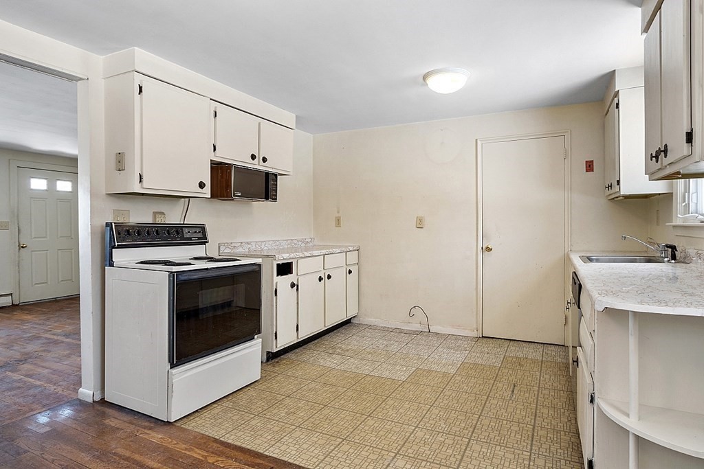 47 Samoset Road Peabody, MA 01960 - Photo 6 of 29