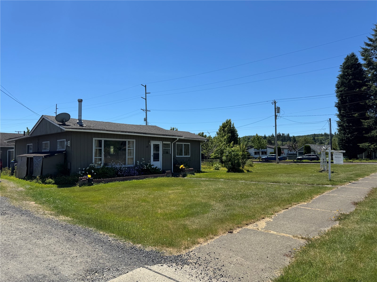 a view of a house with a big yard