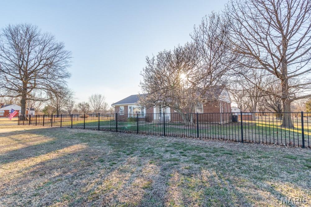 837 Lynn Street Lebanon, MO 65536 - Photo 5 of 35