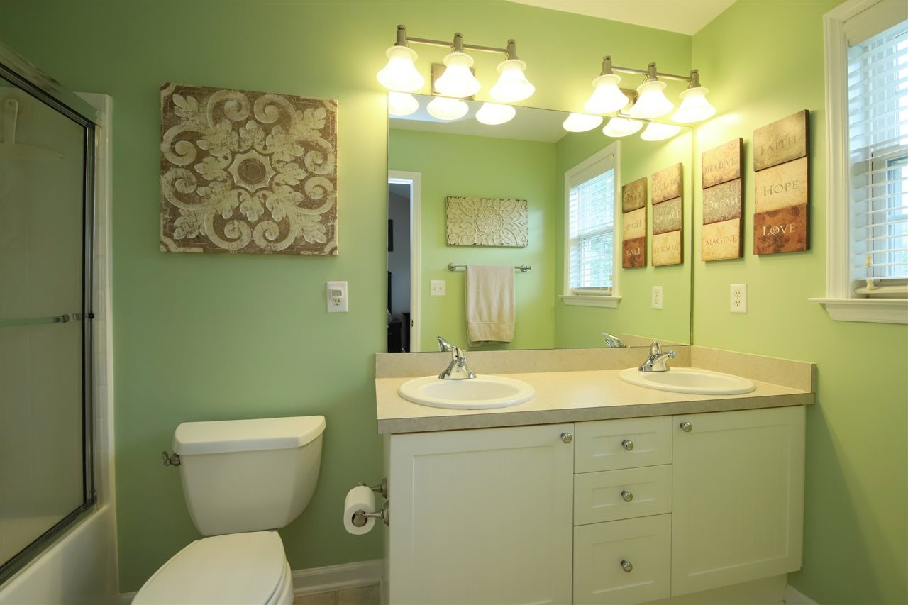 2101 Metacomet Way Raleigh, NC 27604 - Photo 18 of 29 owners bathroom upstairs