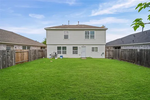 a view of a back yard of the house