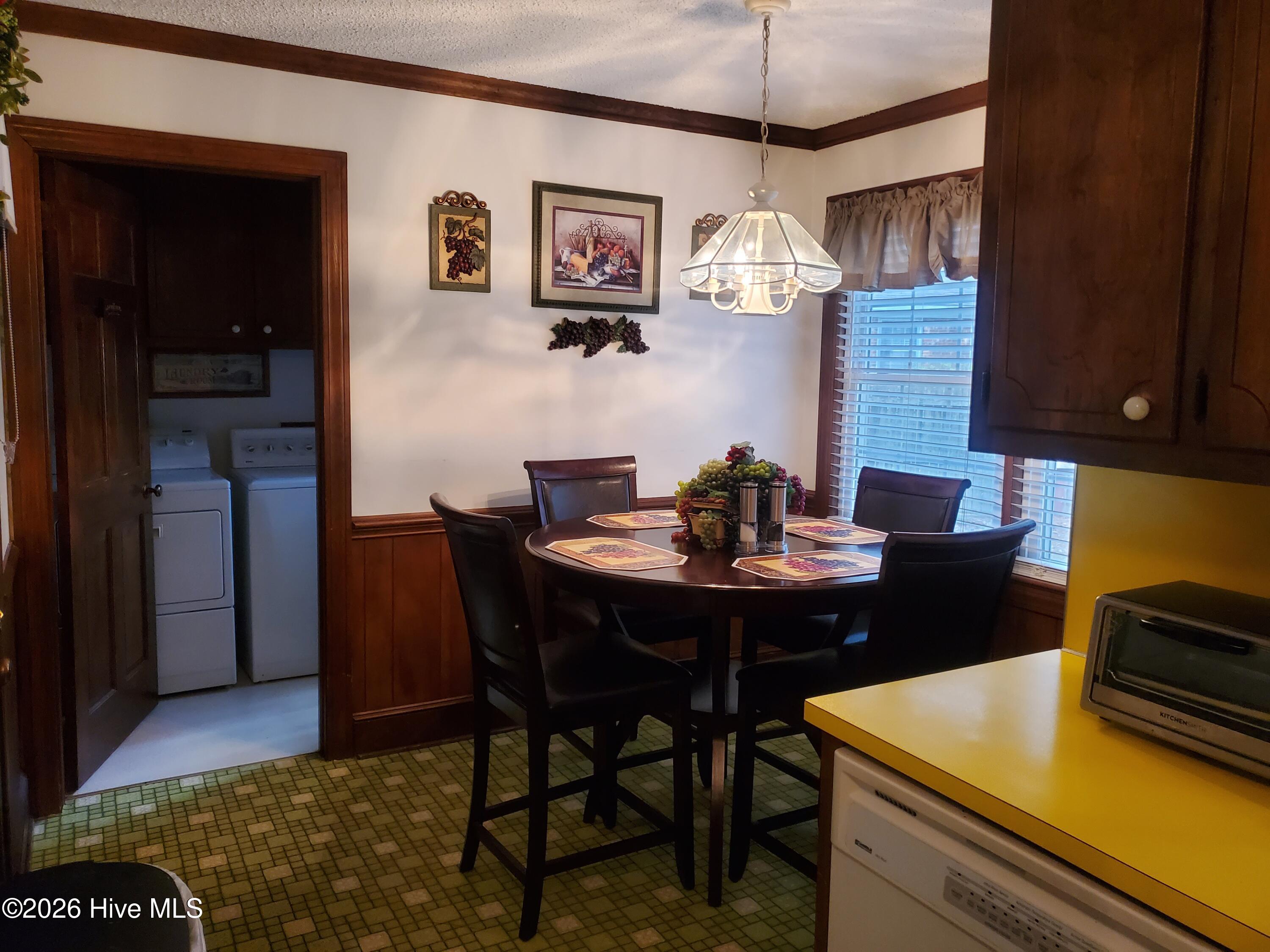 206 Staffordshire Road Greenville, NC 27834 - Photo 16 of 18 kitchen eating area