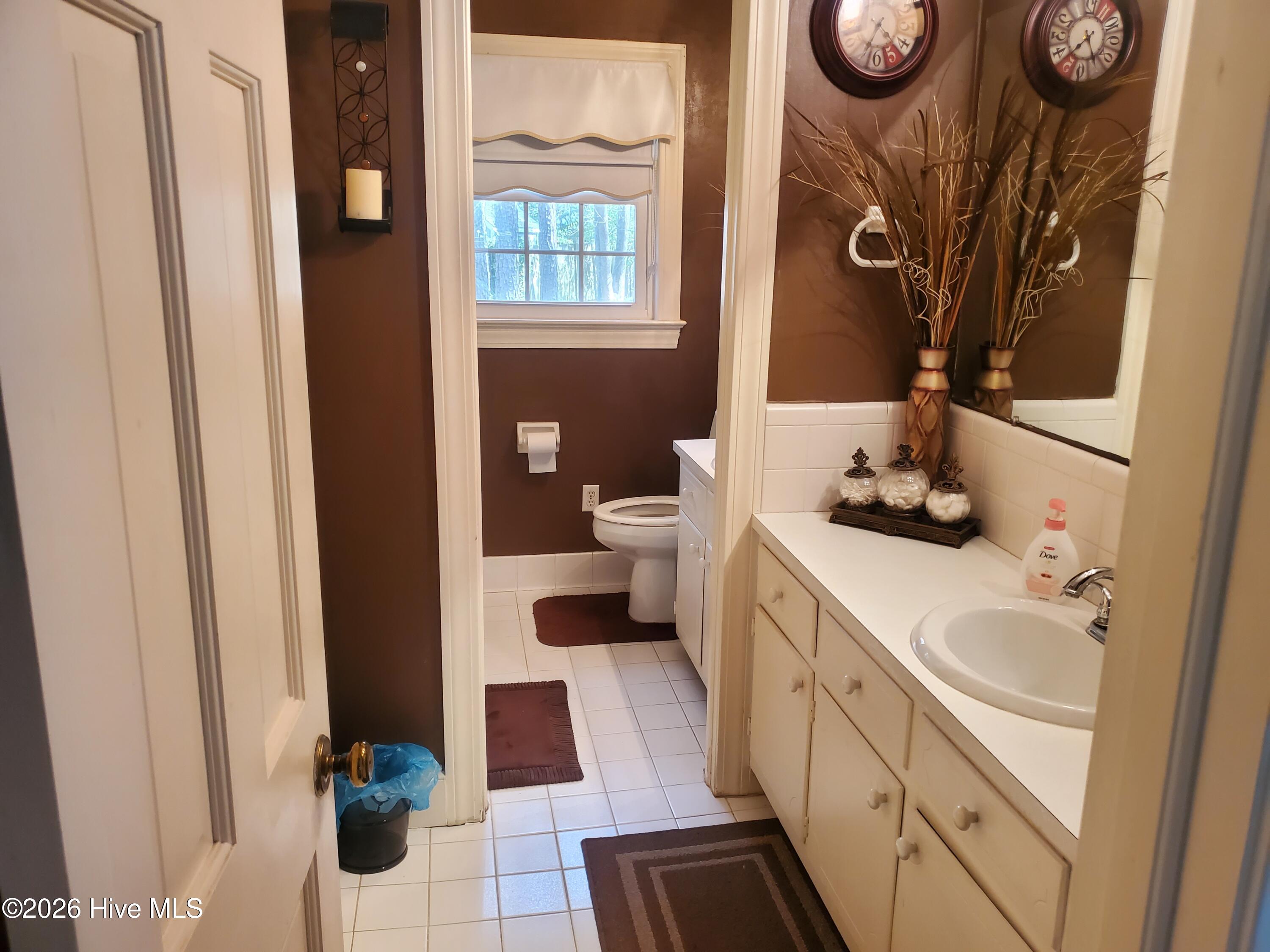 206 Staffordshire Road Greenville, NC 27834 - Photo 10 of 18 bathroom