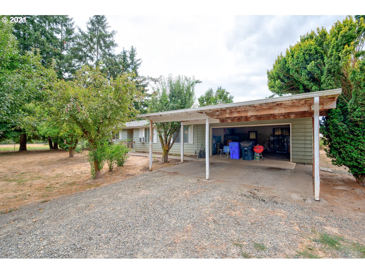 8530 South Barnards Road Canby, OR 97013 - Photo 4 of 22 a view of a house with a yard and sitting area