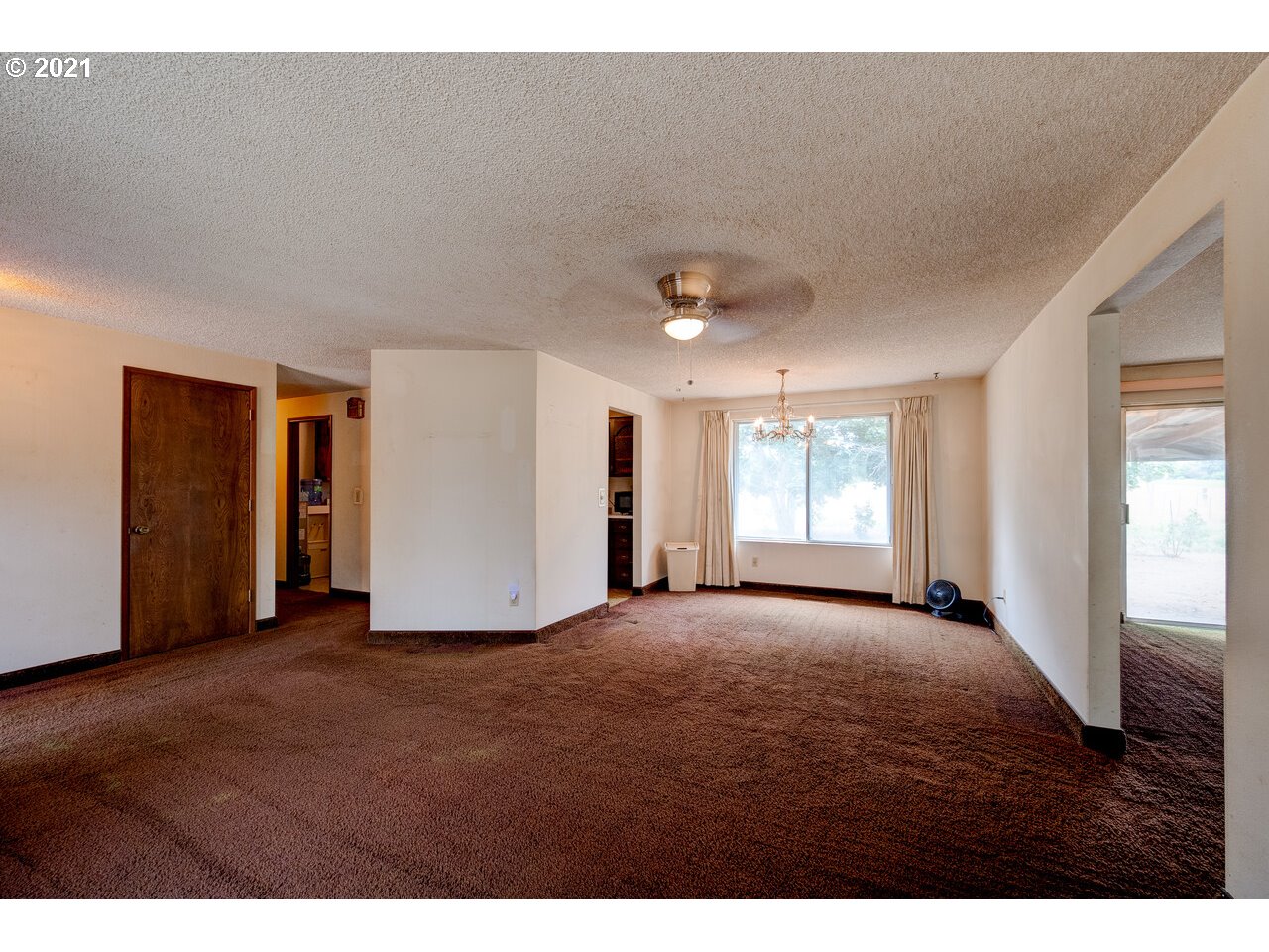 8530 South Barnards Road Canby, OR 97013 - Photo 9 of 22 a view of empty room with window