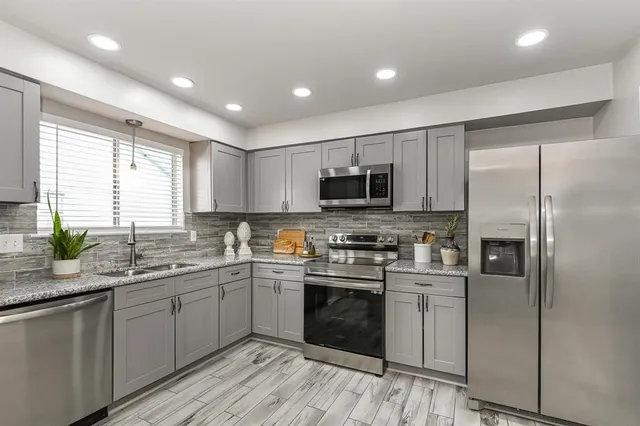 $2,000 | 11306 Bateau Court, Cypress, TX 77429