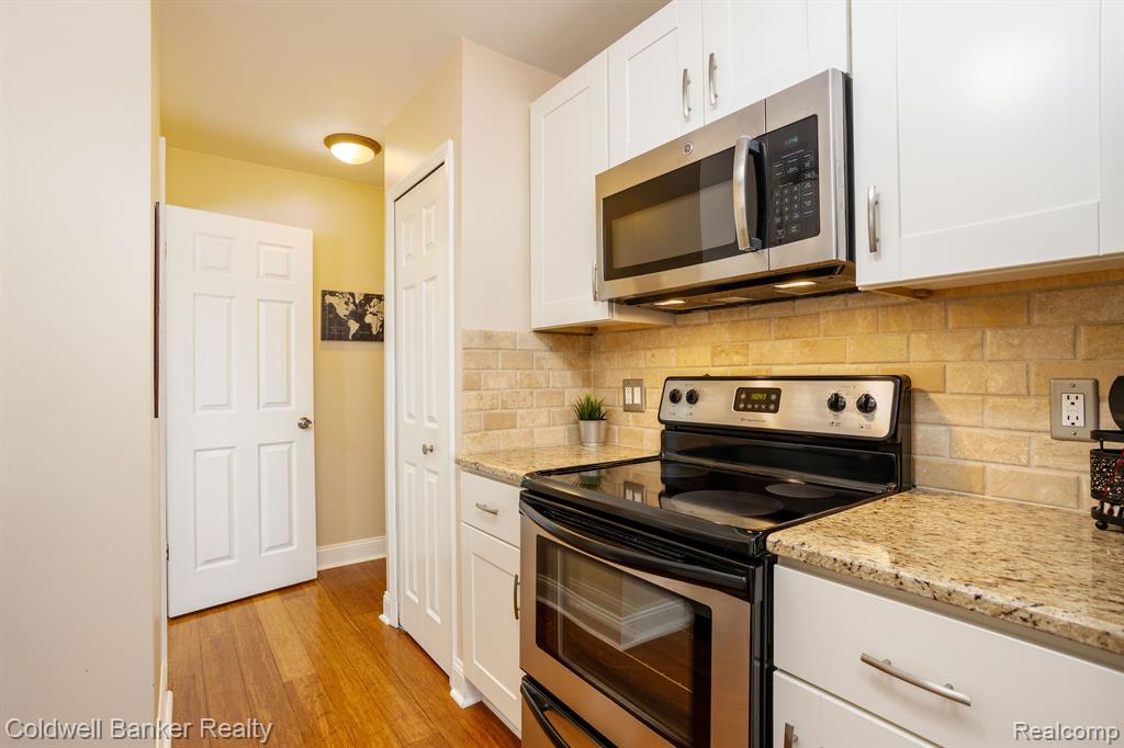 22353 Peach Tree Novi, MI 48375 - Photo 15 of 35