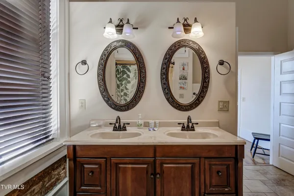 $670,000 | 109 East Main Street, Unit STE 301, Jonesborough, TN 37659