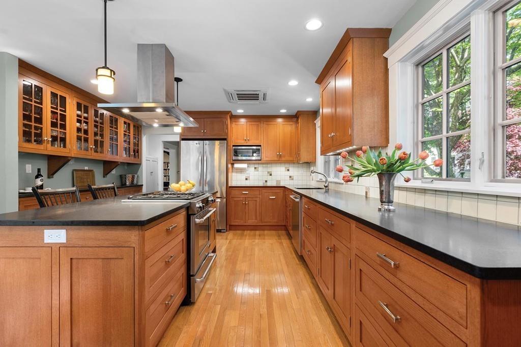 69 Pontiac Road Newton, MA 02468 - Photo 7 of 32